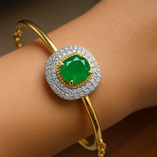 Beautiful Natural Emerald and Natural Diamonds Bangle in 18K Solid Gold.