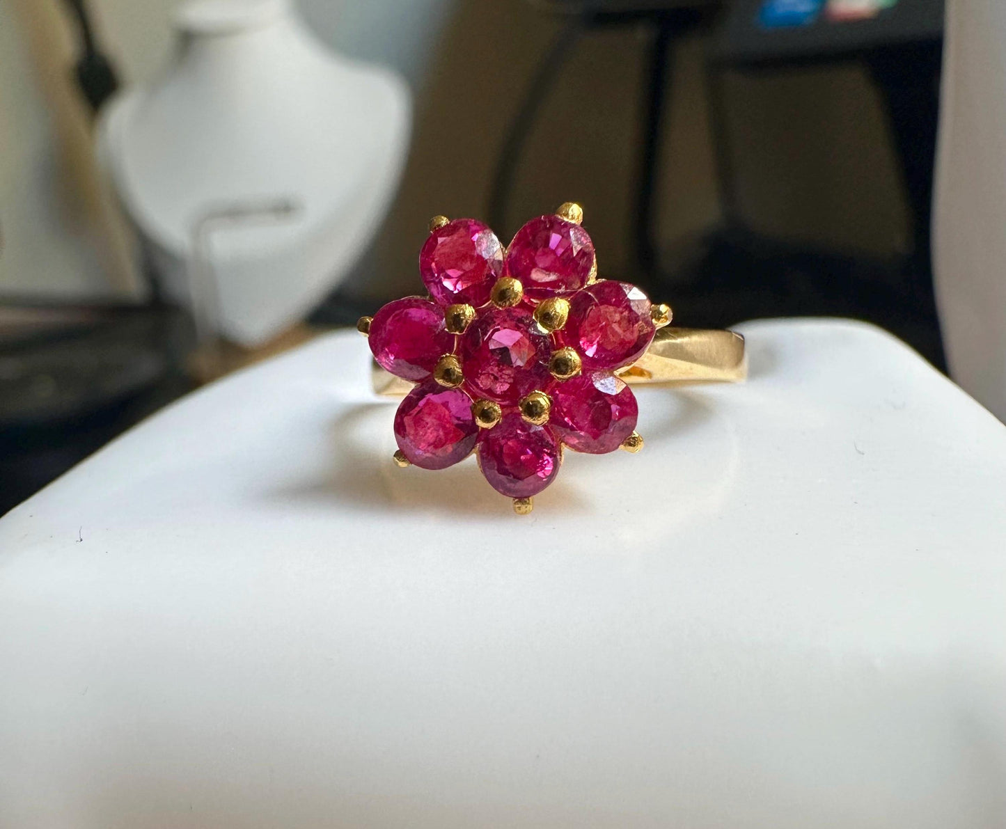 Stunning and Quality Ring - Natural Unheated Burmese Ruby (1.37CT) Ring set in 20K Solid Gold.