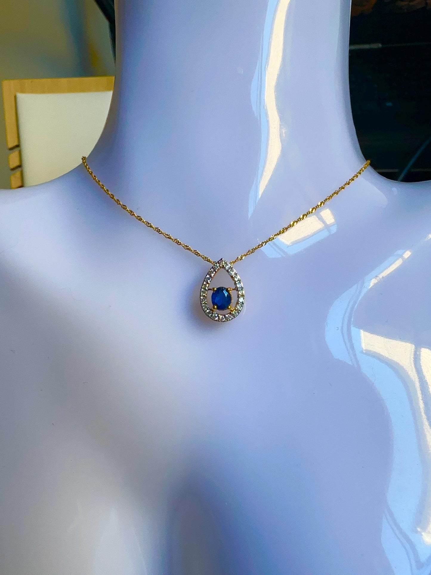Exquisite 𝐍𝐚𝐭𝐮𝐫𝐚𝐥 𝐔𝐧𝐡𝐞𝐚𝐭𝐞𝐝 𝐁𝐮𝐫𝐦𝐞𝐬𝐞 𝐑𝐮𝐛𝐲 𝐨𝐫 𝐒𝐚𝐩𝐩𝐡𝐢𝐫𝐞 paired with Natural Diamonds, set in 18K Solid Gold.