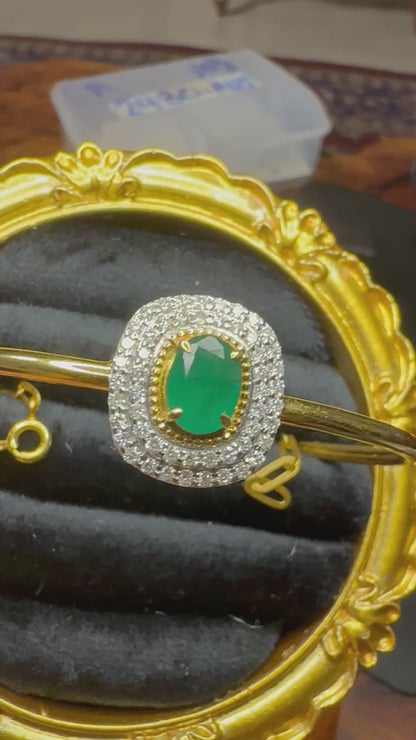 Beautiful Natural Emerald and Natural Diamonds Bangle in 18K Solid Gold.